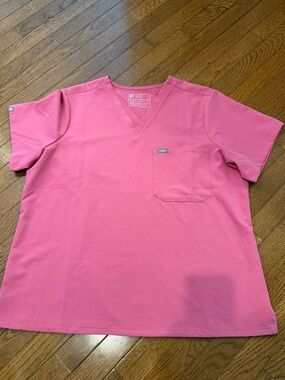 Figs Coral Pink V-Neck Scrub Top size XXL